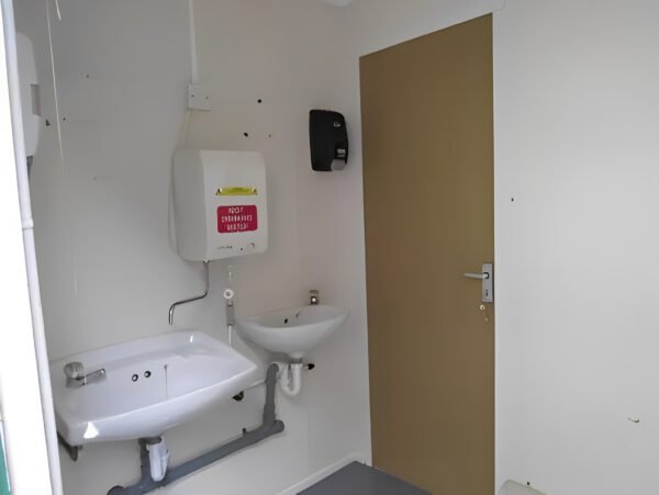 2+1 Toilet Block - Image 7