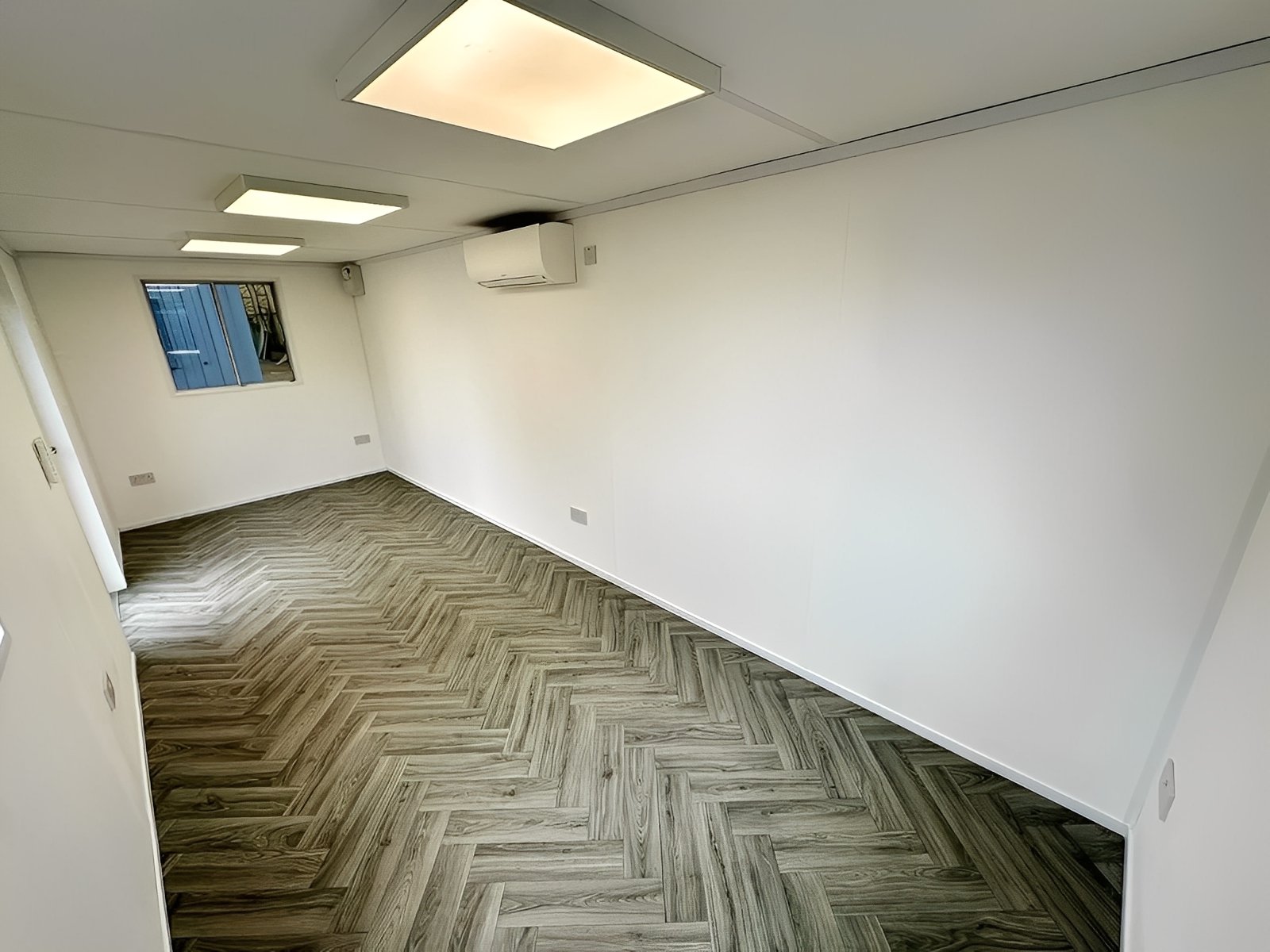 21ft x 8ft Custom Office Cabin – Refurbished Portable Building with A/C & Glazed Door 3 21ft x 8ft Custom Office Cabin – Refurbished Portable Building with A/C & Glazed Door - Image 3