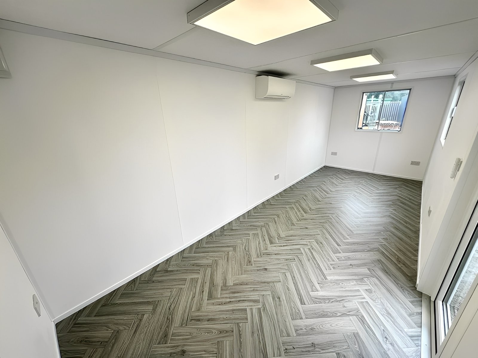 21ft x 8ft Custom Office Cabin – Refurbished Portable Building with A/C & Glazed Door 7 21ft x 8ft Custom Office Cabin – Refurbished Portable Building with A/C & Glazed Door - Image 7