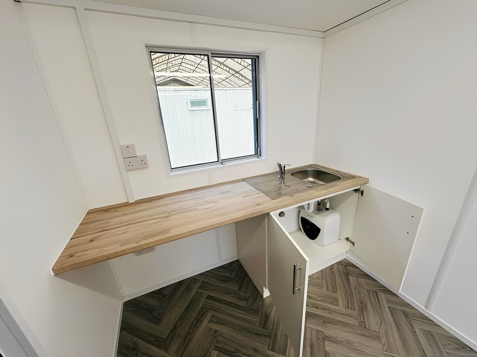 21ft x 8ft Office / Canteen Cabin – Refurbished Anti-Vandal Portable Building 5 21ft x 8ft Office / Canteen Cabin – Refurbished Anti-Vandal Portable Building - Image 5