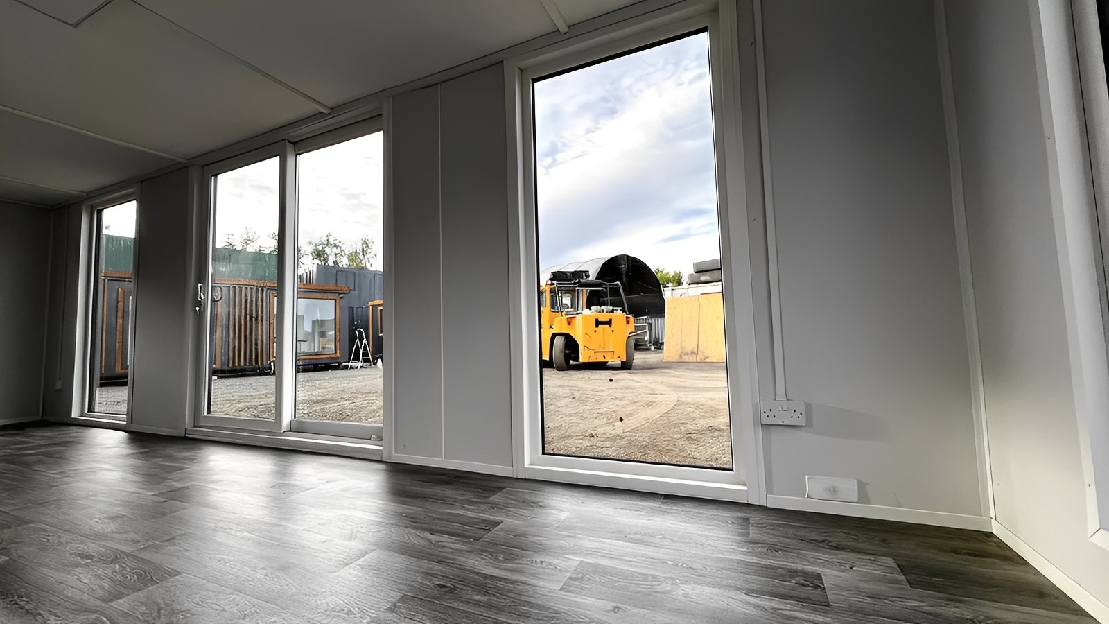 24ft x 10ft Site Office / Marketing Suite – Portable Office, Sales Cabin & Showroom 9 24ft x 10ft Site Office / Marketing Suite – Portable Office, Sales Cabin & Showroom - Image 9