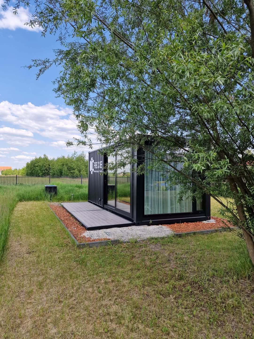 Our container offices are perfect blend of mobility functionality and modern design. Ready to